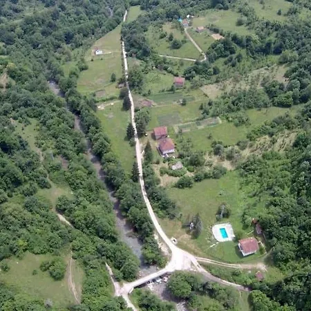 Landsted Domacinstvo Popov Most Tjentiste