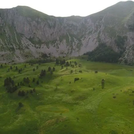 Domacinstvo Popov Most Tjentiste