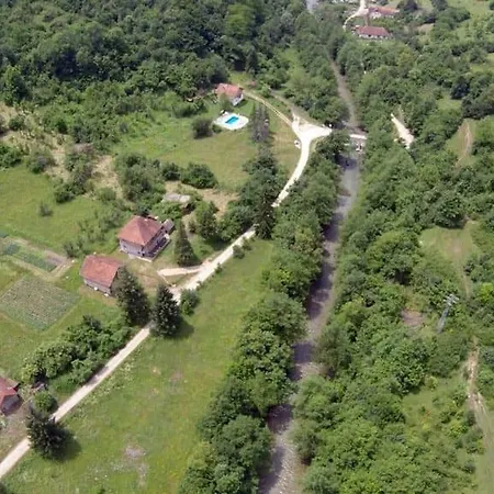 Landsted Domacinstvo Popov Most Tjentiste