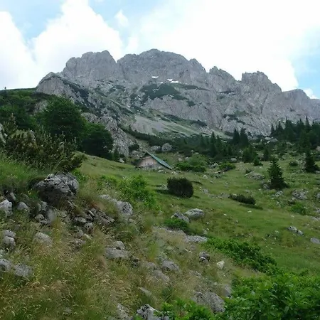Domacinstvo Popov Most Landsted