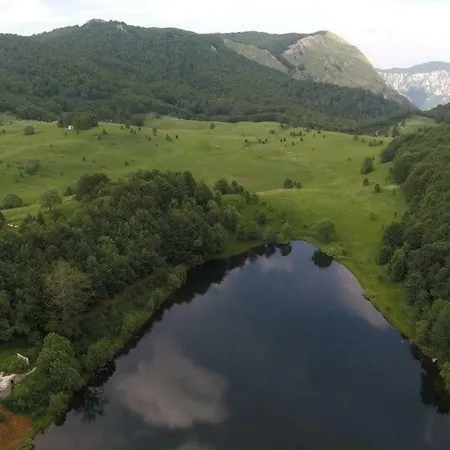 Domacinstvo Popov Most Landsted Tjentiste